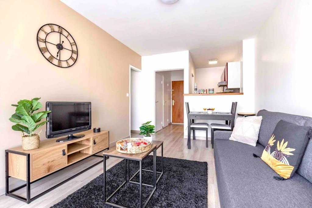 Appartement Avec Parking Et Terrasse Metro 7 Et Paris Villejuif Exterior photo